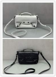 Picture of Balenciaga Handbags _SKUfw233324753fw